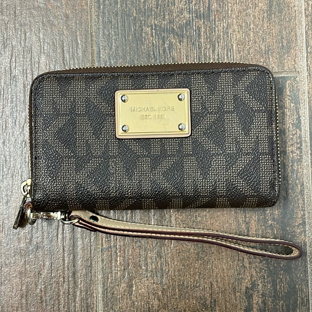 Michael Kors MK Logo Zip Continental Wallet